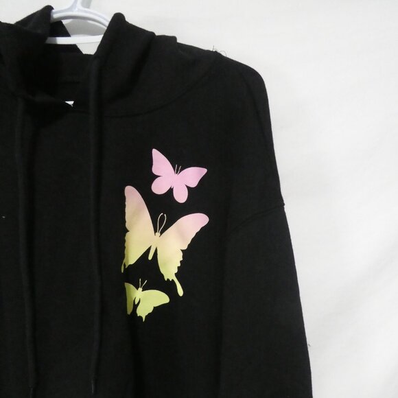 FASHION NOVA | 1X | Black Cropped Hoodie with Butterfly Graphic - Picture 6 of 15